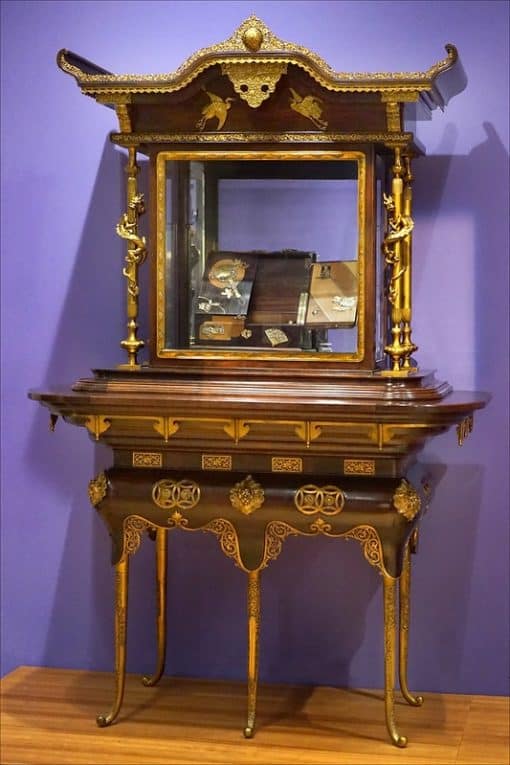 Edouard Lièvre’s Japanese display cabinet (Musée du Petit Palais, Paris), ca. 1878 Source flickr.com