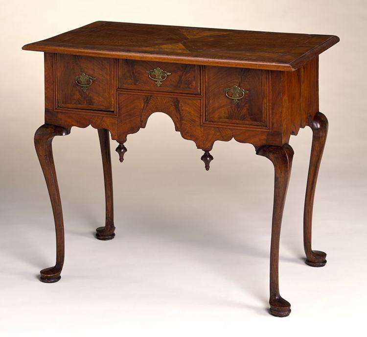Queen Anne dressing table with cabriole legs