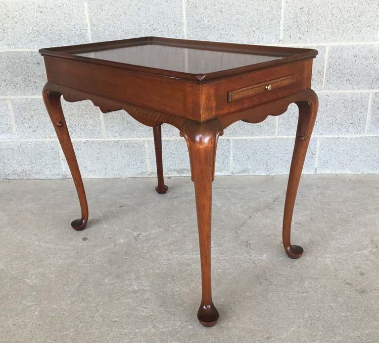 VINTAGE HIGH QUALITY SOLID MAHOGANY QUEEN ANNE STYLE TEA TABLE