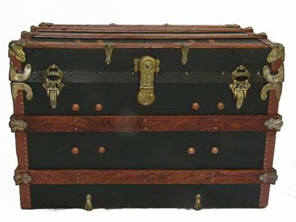 Antique Trunks: Identification and Value Guide