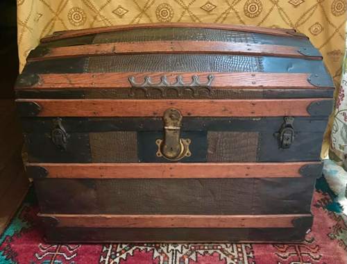 How To Determine The Age of An Antique Steamer Trunk 