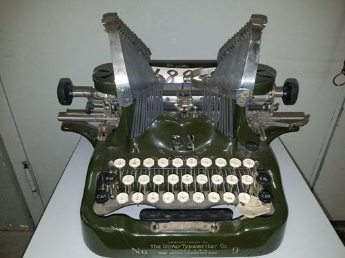 The Oliver Typewriter Co - Print type No. 9 - Military Green ANTIQUE