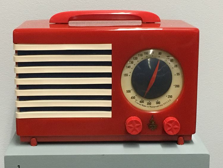 Emerson Model 400-3 "Patriot" (1940) radio