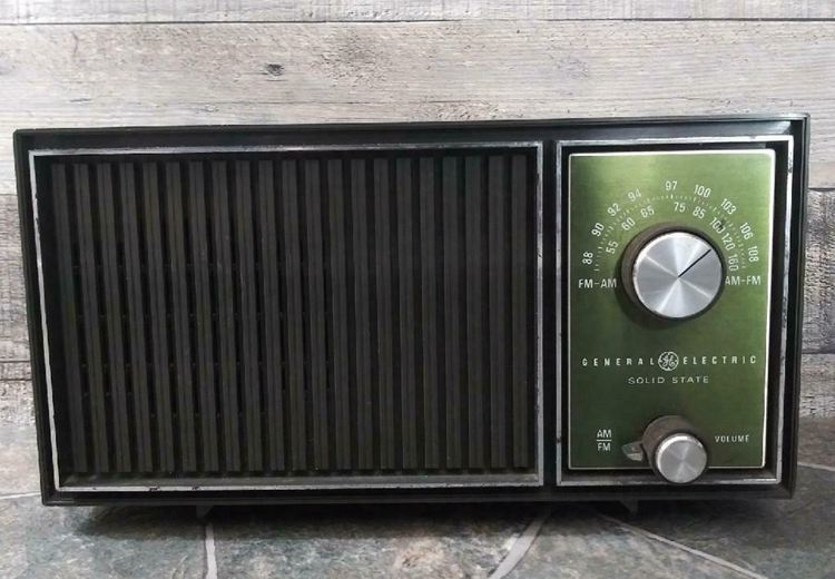 Vintage 1960s General Electric GE AM FM