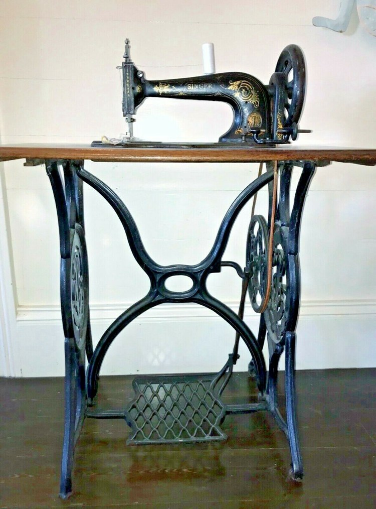 ANTIQUE SINGER TREADLE SEWING MACHINE 13K MEDIUM FIDDLEBASE