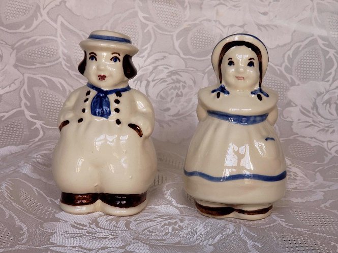 Antique Salt and Pepper Shaker05