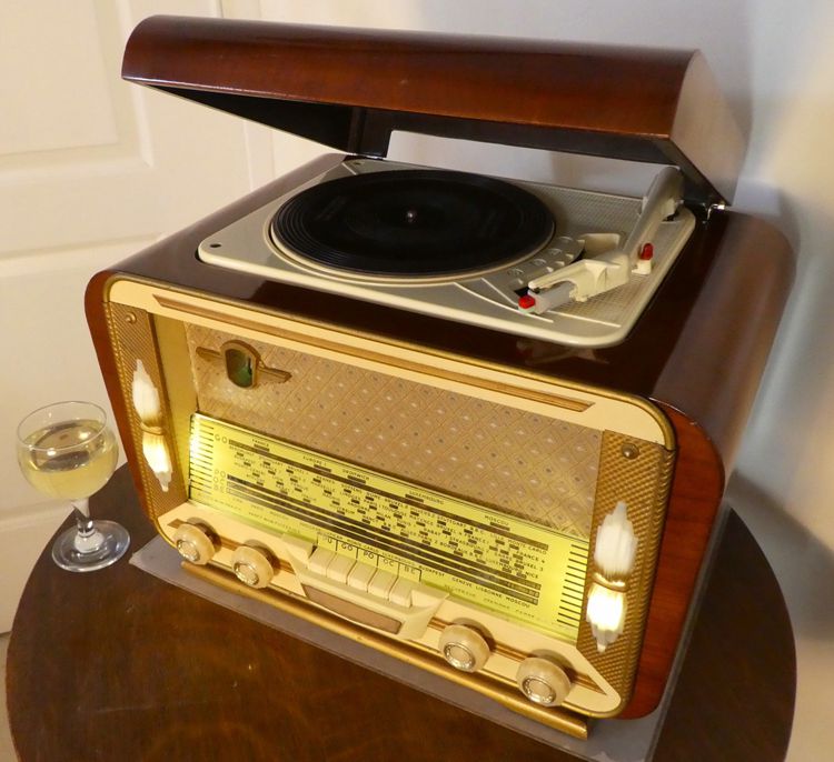 Art Deco Vintage Record Player