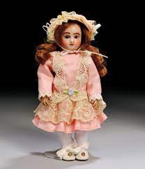 How to Determine Antique Doll Value