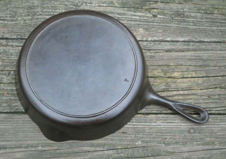 Antique Cast Iron Skillet Identification Guide