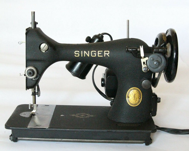 Antique Singer Sewing Machine: History, Value, and Identification