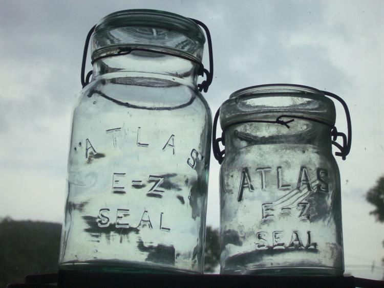 2 Atlas E-Z Seal, bail top 1/2 pt. & 1 qt. canning jars & 1 glass lid