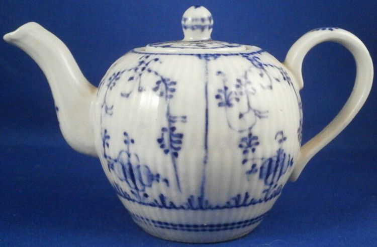 Antique 19thC Rauenstein Porcelain Miniature Doll Teapot Porzellan Kanne Tea Pot
