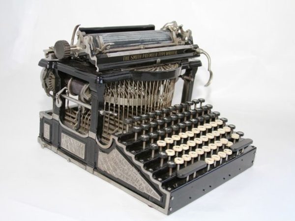 Vintage Smith Corona Typewriter: History, Models, and Value