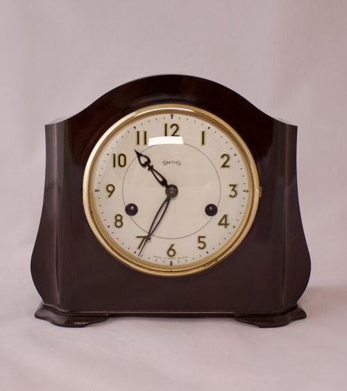 Smiths Bakelite mantel clock circa 1950s - Art Deco Style