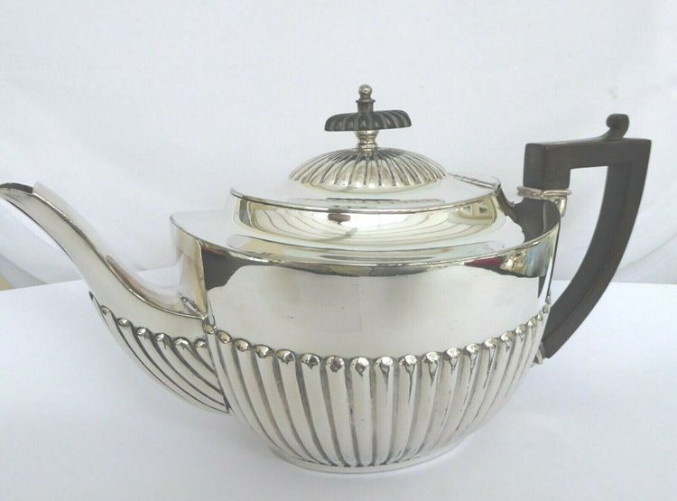 VINTAGE SILVER PLATE EPNS TEAPOT TEA POT HALF REEDED QUEEN ANNE DESIGN W HUTTON