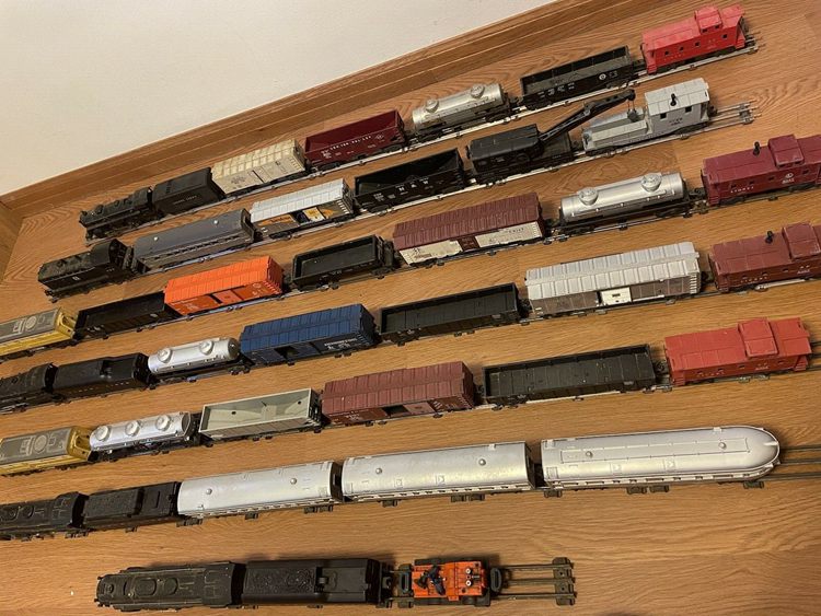 Complete 1950's Lionel antique train set accessories transformers switches track