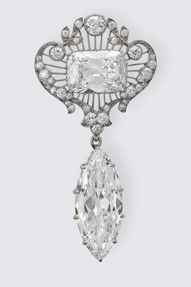 The Cullinan VI and VIII brooch