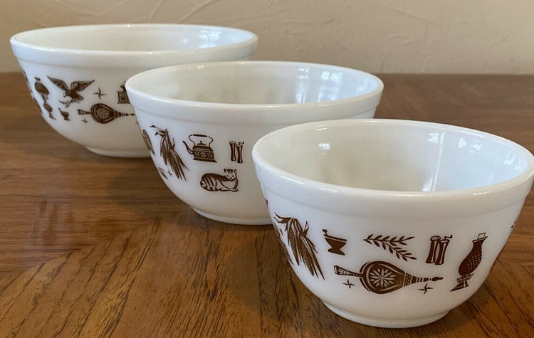 1960's Vintage Pyrex Early American Pattern Nesting Mixing Bowls White & Brown