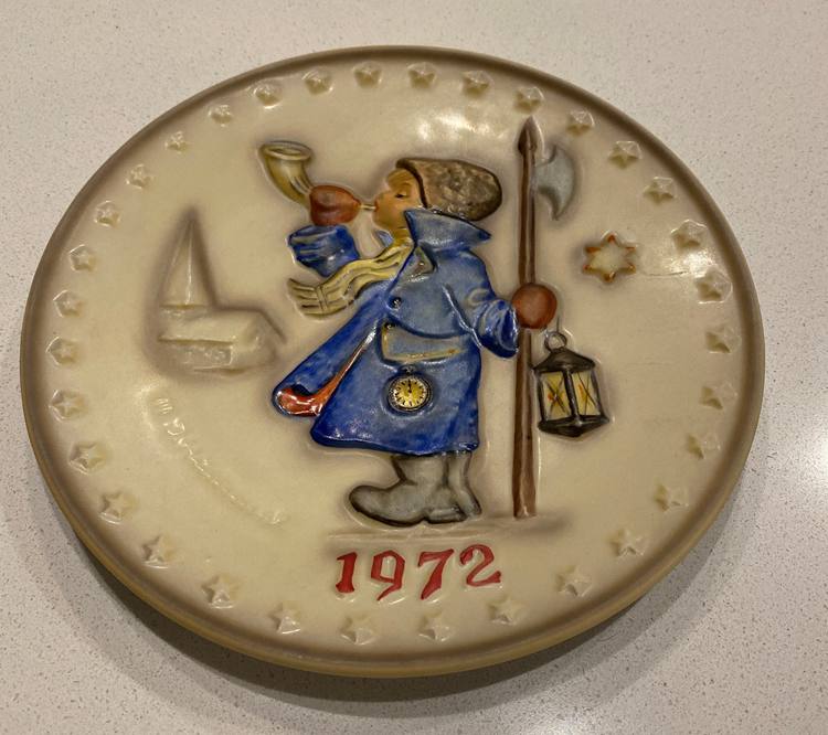 1972 Goebel Hummel “Hear ye, Hear ye” Annual Plate