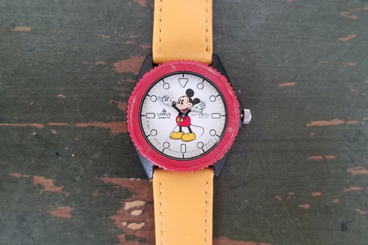Vintage Mickey Mouse Watch Guide [Dating & Values]