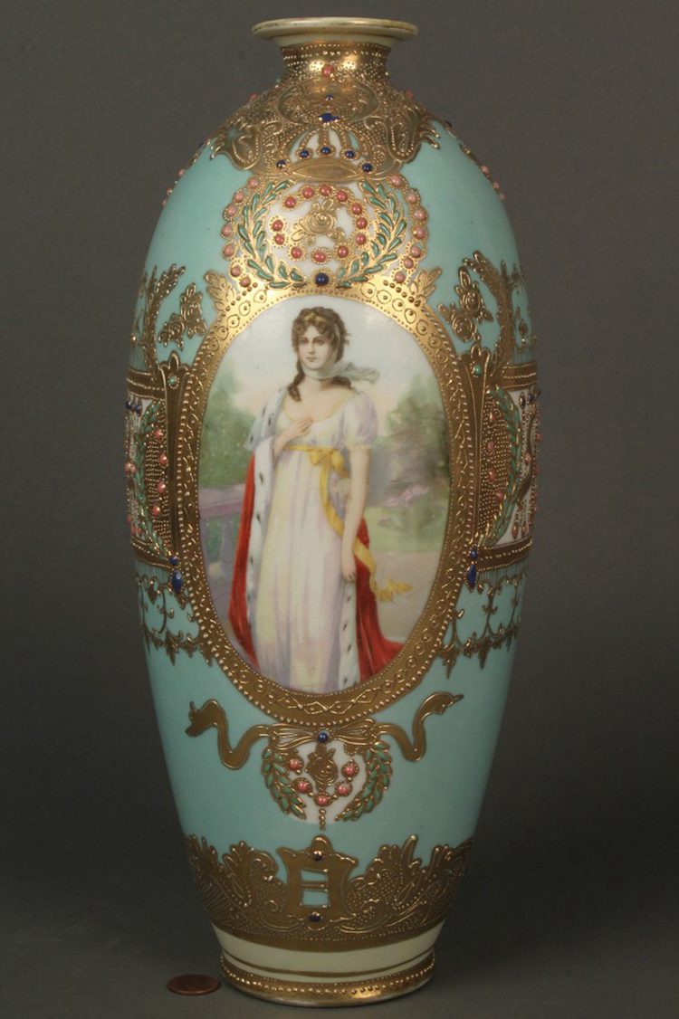 Nippon Noritake Queen Louise Portrait vase