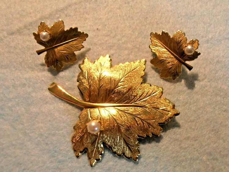 Sarah Coventry Goldtone Vintage Costume "Whispering Leaf"