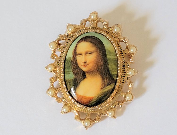 Sarah Coventry Masterpiece Mona Lisa Brooch Pendant 1970s Jewelry