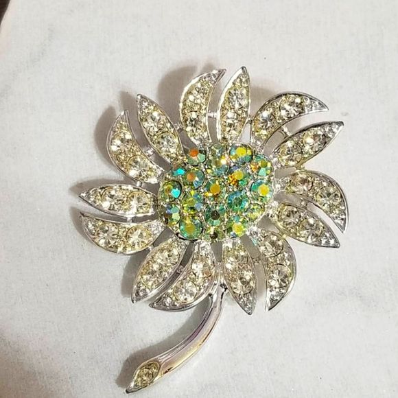 Sarah Coventry Mountain Flower brooch