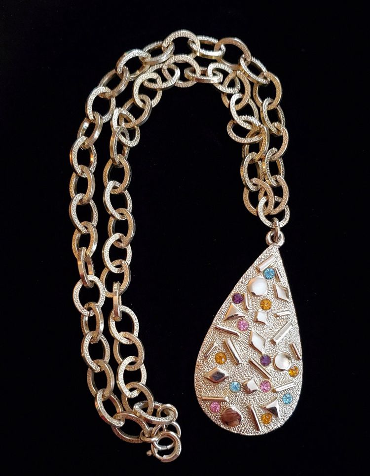 1959 Sarah Coventry "SULTANA" gold-tone and rhinestone pendant on a 18” gold-tone link chain necklace