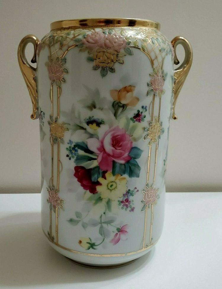 VINTAGE HAND PAINTED NIPPON DOUBLE HANDLE VASE BLUE MAPLE LEAF CABBAGE ROSE