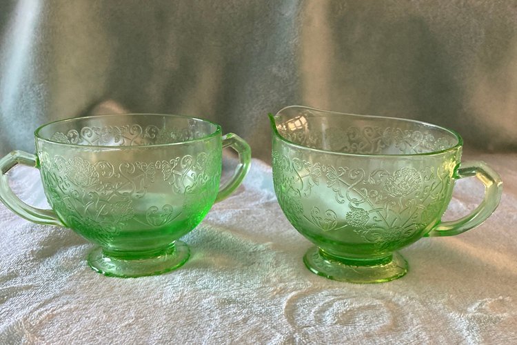 Vaseline Florentine Pattern Hazel Atlas Sugar and Creamer 2 pcs w Handles Green