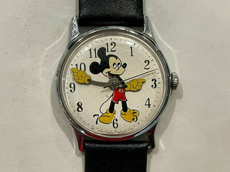 Vintage Mickey Mouse Watch Guide [Dating & Values]