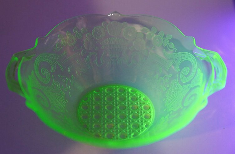 Vintage Green Depression Glass Glow in the Dark Vaseline Glass Bowl