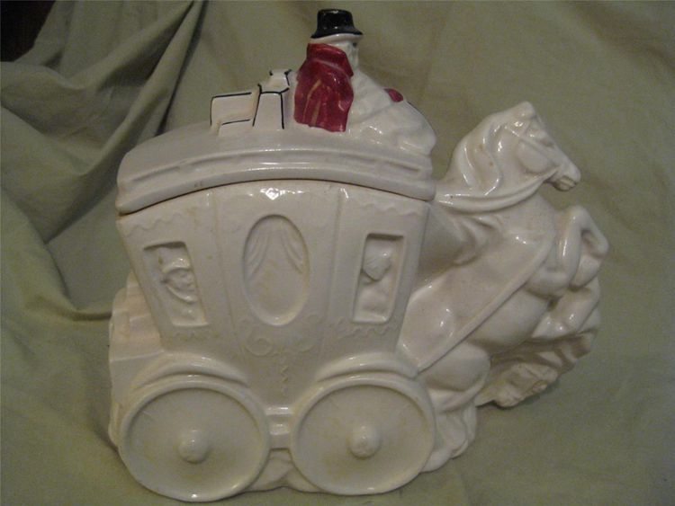 Vintage McCoy Horse Drawn Stagecoach Cookie Jar