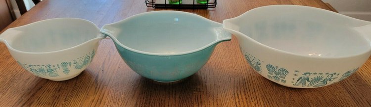 Vintage Pyrex Nesting Bowls Set of 3 Blue Amish Butterprint Cinderella Pattern