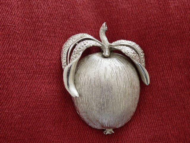 Vintage Sarah Coventry Adam's Delight Apple Brooch Pin Clip-on Earring Set