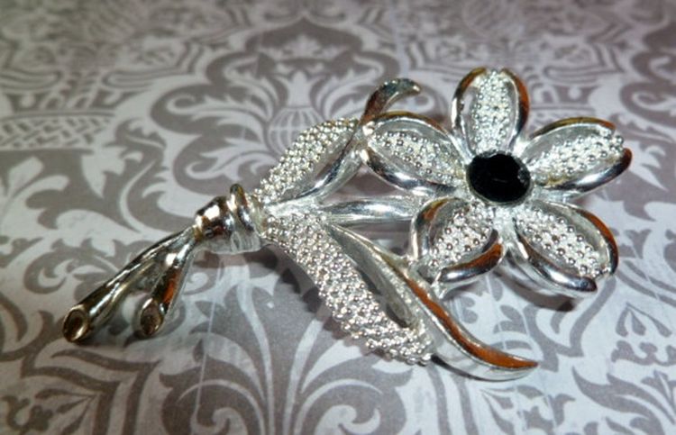 Vintage Silver Flower Brooch