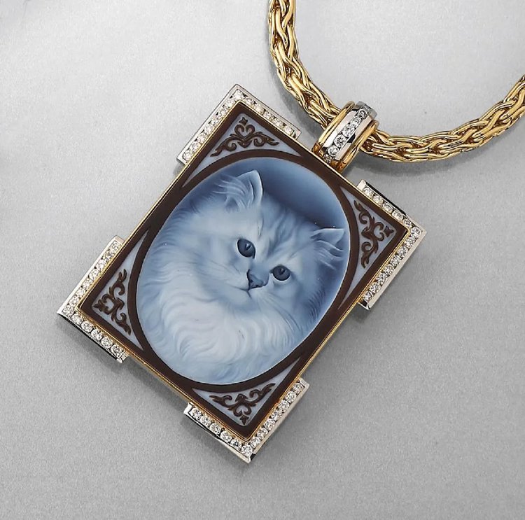 18 kt Gold Pendant 'Cat' With Agate Cameo