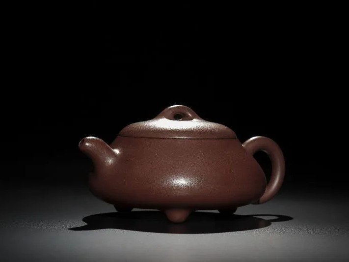 'Aishipiao' Pottery Teapot By Gu Jingzhou