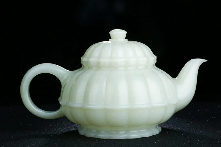 Qianlong Mark Hetain Jade Carving Melon-Ridged Teapot