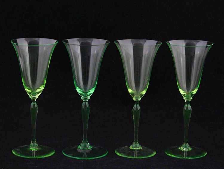 Uranium White Wine Glass Set