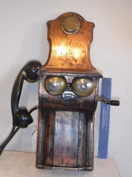 Fiddle-back wall phone