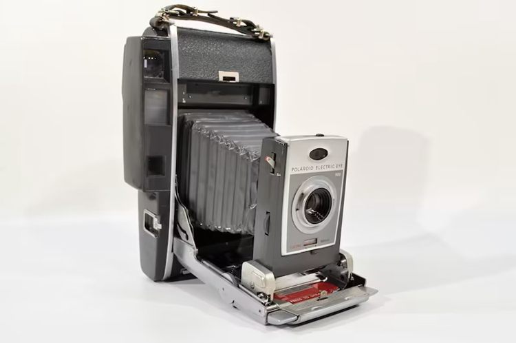 Vintage Polaroid Land Camera 900-Electric Eye with accessories