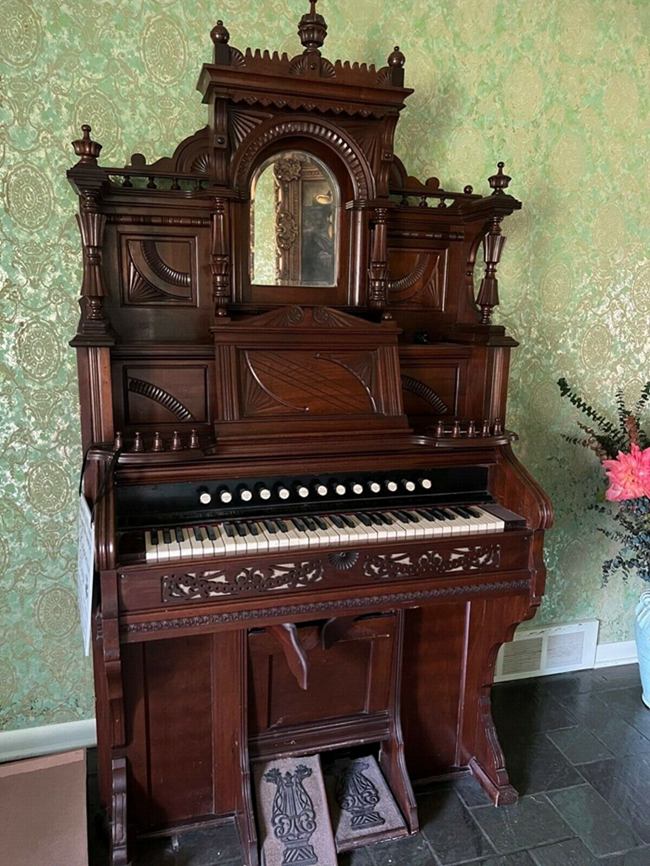 2. Antique Organ from the Chicago organ Co. sole Agent R. Muller. Cape Town