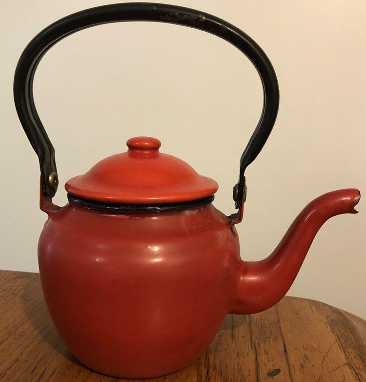 The enamel kettle