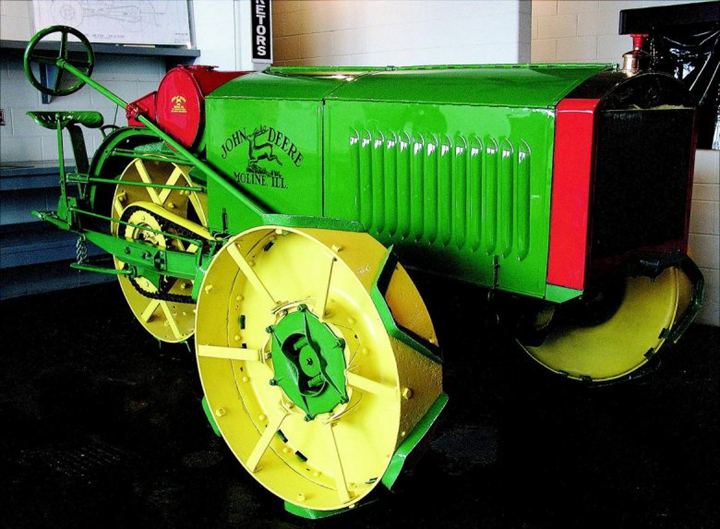 THE DAIN ALL-WHEELED DRIVE TRACTOR