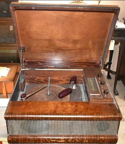 4. Victrola RCA Suitcase Record Player