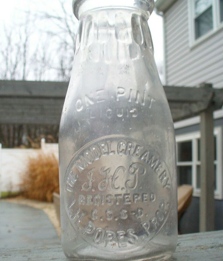 9. Antique 1920's The Model Creamery Dairy HP Milk Bottle IH Pores Cleveland Oh