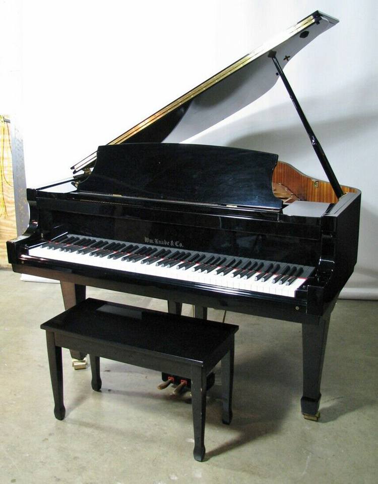 Knabe Baby Grand Piano Model KN-520; Gloss Black With Bench; Exceptionally Clean