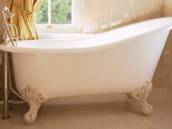 How Much Is an Antique Clawfoot Tub Worth